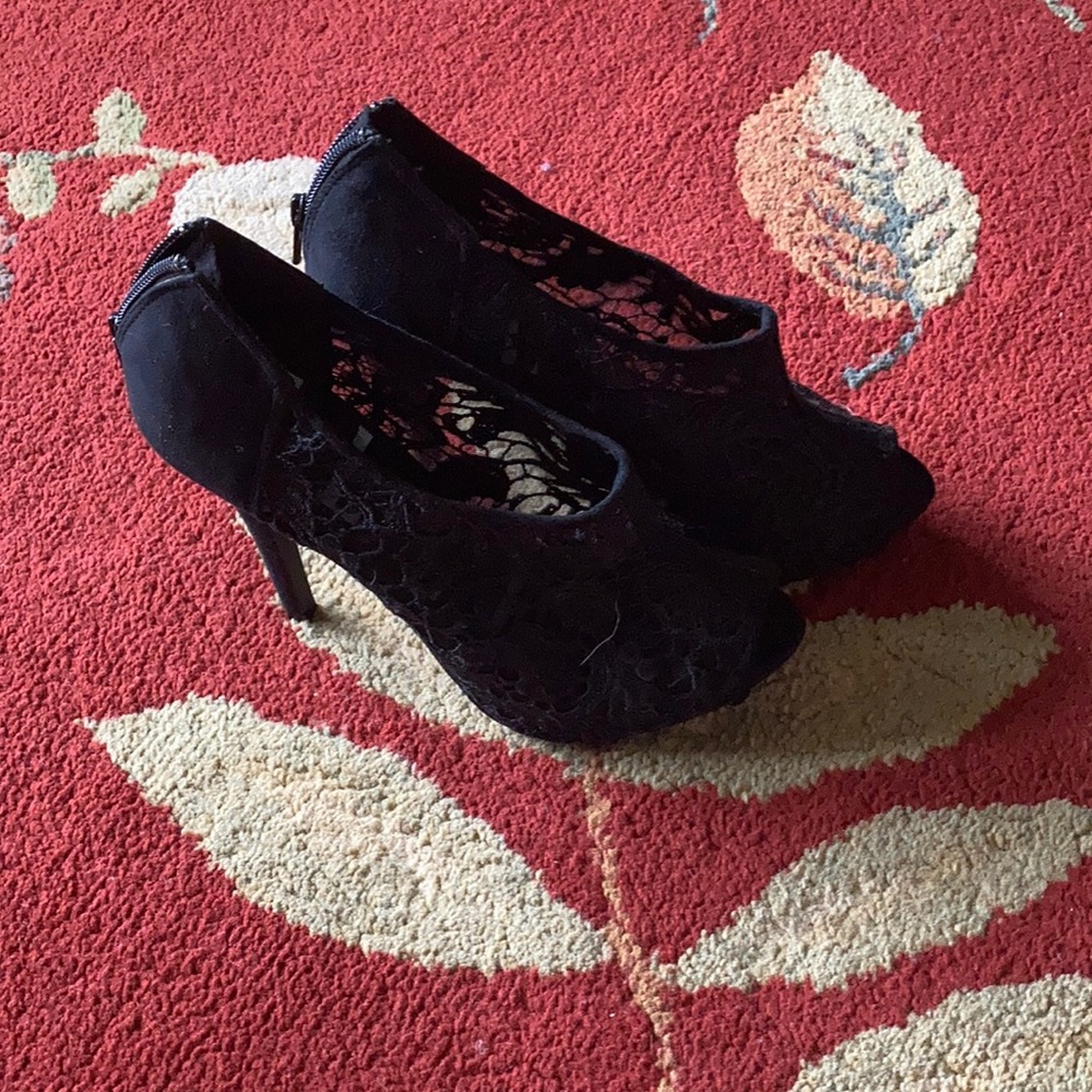 Pt toe lace  heels